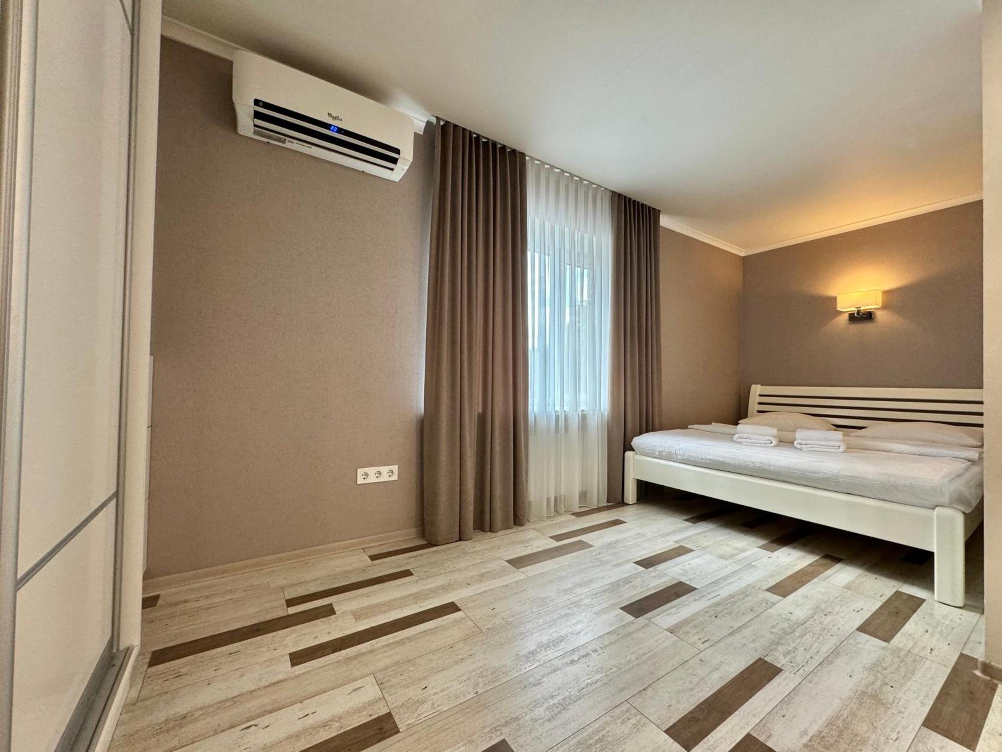Apartpoltava Розкішна Студія З Кутовою Ванною, 1-Й Будинок Біля Корпусного Парку, Панорамний Балкон Extérieur photo